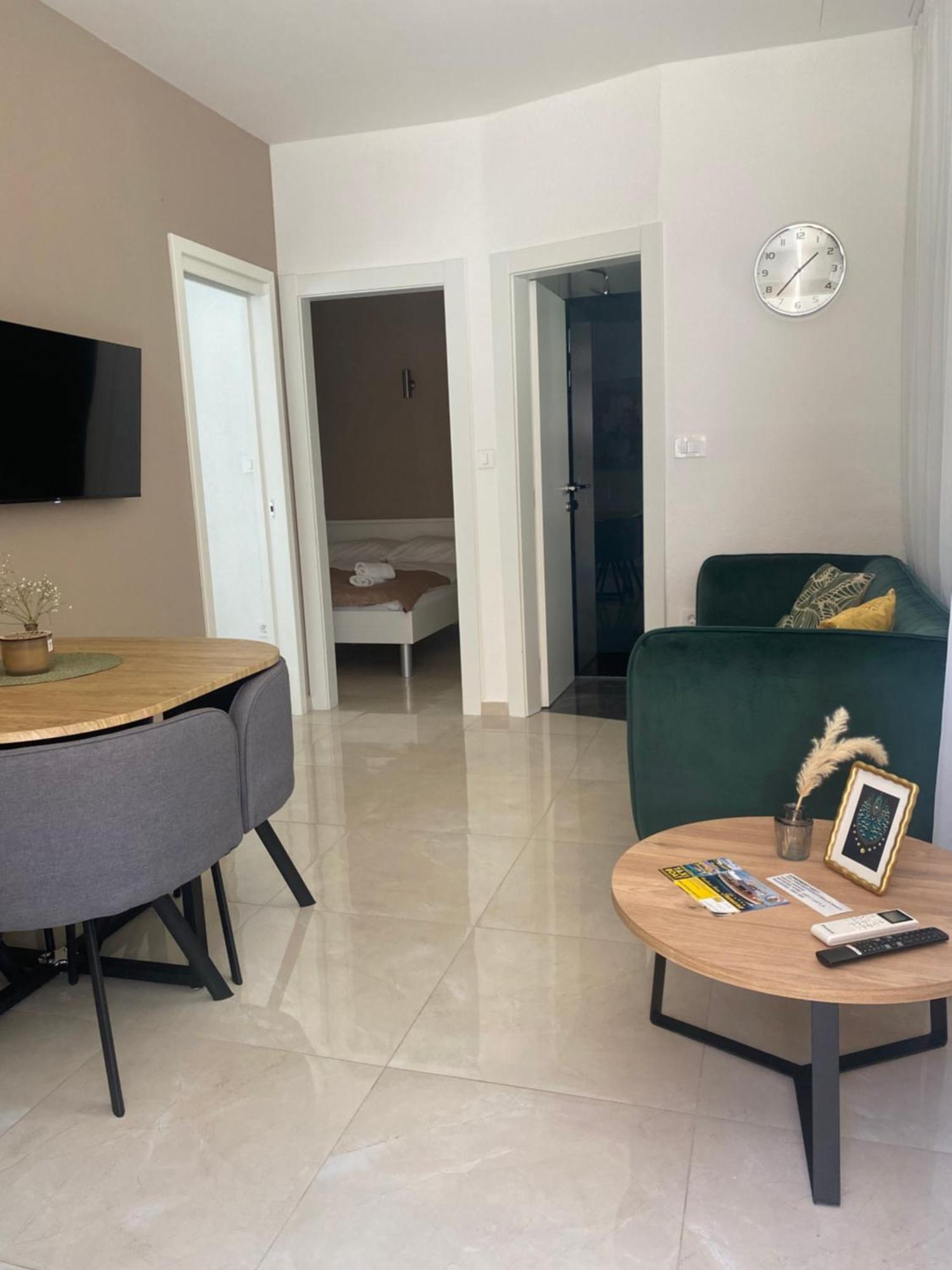 Lucy Apartment *